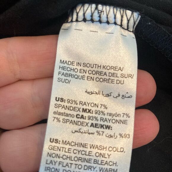 Chico's Classic Black Sleeveless longer Top w/ mock turtle higher neck NWOT - Picture 6 of 6